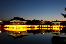 낮보다 화려한 신라의 달밤, 경주 야경의 백미 동궁과 월지 | Korea tourism, Tourism, Places of interest