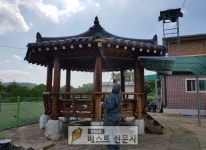 [상주시 : 이윤준 기자] 화동면, 마을쉼터(정자) 보수 실시.   마을쉼터, 여름철 휴식공간으로 각광.   상주시 화동면(면장 김병구)은 여름철 시원한... 