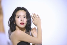 191211 JYP) 채영 GQ KOREA 9월호 화보 촬영 현장 24p - 2020 | 긴 머리 헤어스타일, 사람, 계속