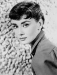 1954: Audrey Hepburn by Bud Fraker for Paramount.(이미지 포함) | 오드리 햅번, 흑백 인물 사진, 배우