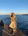 정채원 di Instagram 구름 한점 없는 날씨 ♥️ 스토리에 보은이가... 저는 원트 기모 후드 그레이 컬러에 입었더니 더웠어요 🙈 | 후드, 패션... 
