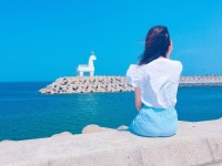 Instagram의 CHOI MIRA님: #나홀로제주#제주도#여름#여행#나름휴가  바람에 제발..! #이호테우해변#말등대와#머리산발녀 | 여행, 여름