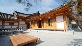 K-House Hanok 아름다운 전통 한옥집의 매력 (Traditional Korean house) - YouTube | House styles, Mansions, House