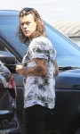 HARRY STYLES OUT IN L.A HANDBAG SHOPPING WITH GIRL ‘FRIEND’ ! | 해리 스타일스