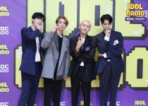 MBC 아이돌라디오 (공식계정) on | Celebs, Fashion, Coat