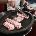 그나저나 밀린 사진 언제 다 업뎃하지.... #동네마실 #삼겹살 #🐷 #고기 #먹스타그램  #韓国 #肉 #たべすたぐらむ  #pork #meat #eatstagram | 肉
