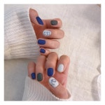 아 차분하고 멋지다- 그리다보니 여성성이 떨어져서 귀걸이 투척 💙 맘에들어 #드로잉네일#드로잉#drowing - - - - - ✔️070-4300-9492... 