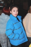 패딩 광고 찍는줄🤣🤣 #ITZY #예지 | Feminino, Looks, Foto aleatoria