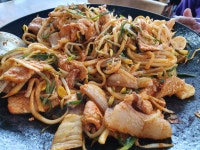 제주 서귀포 흑돼지 두루치기 용이식당 솔직후기 | 식품 아이디어, 상추, 무쇠팬