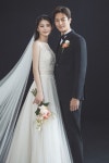 아이웨딩 > 브랜드 > 웨딩스튜디오 > 청주_라라스튜디오 | Korean wedding, Wedding picture poses, Wedding photoshoot poses