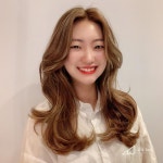 도와주는 #스킨브라운+애쉬카라멜 ⠀ ⠀ ⠀ #제니아원장 의 저자극 저손상 레시피로 항상 고객님의 머릿… - 2020 | 헤어스타일 아이디어... 