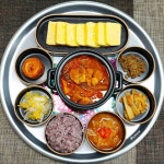 Instagram의 집밥/홈쿡님: “집밥❤ #김치찌개 오늘은 돼지고기 김치찌개입니다😘 이건 어제저녁 신랑 밥상이에요 뚠뚠이 계란말이에 김치찌개... 