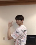 Stray Kids (스트레이 키즈) Instagram Update “밋앤그릿~~ 스테이한테 선물받아다아ㅏ아아ㅏㅇ아ㅏㅏ 잘 보관해놓을게요... 