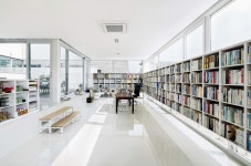 창이 만드는 특별한 공간. 하늘과 대지를 품은, 파주 흐르는 집 | Home decor, Decor, Home