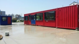 container house에 있는 신재이님의 핀