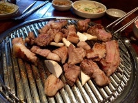 66326명이 방문하고 싶어하는 압구정역 맛집 포도식당의 평점은 4.3/5점 입니다. 포도식당을(를) 대표하는 키워드는 갈비, 고기입니다.