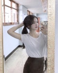 이미지: 사람 1명, 서 있음, 실내 | 여자 교복, 여성, 교복 치마