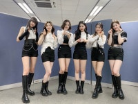 STAYC(스테이씨) on Twitter: [📷] 210110 인기가요 SO BAD 리믹스 버전으로 또 한 번 무대를 뒤집어버린 사람 누구?🤔 그거... 