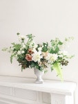 Venue flower decoration에 있는 Eun Lee님의 핀 | 꽃다발, 꽃꽂이, 센터피스