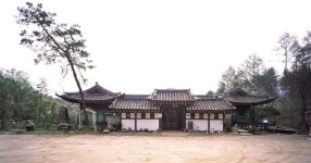 고재(古材)의 묵은 미(美) 물꼬방 한옥 | 연못, 집과 정원, 농가