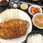 돈까스‼️ 겨자가 들어간 특제 소스와 먹으니 느끼하지 않고 넘 맛있다ㅎㅎ😋 회사 근처 맛집들이 너무 많아요!🤩🥰 . . #먹스타그... 