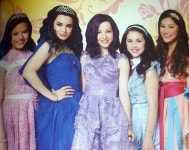 Pin by jinakang on 덕후공방 | Disney descendants, Disney princess dresses, Disney descendants movie