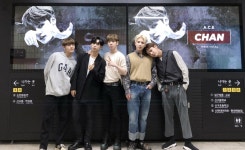 🥺💕 이렇게 예쁜 광고 만들어주시고 많은 분들이 지나가면서 에이스를 한번이라도 더 볼 수 있게 노력해주셔서 정말 고마워요 초이스... 