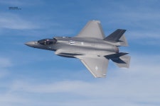 태극마크 선명한 공군 F-35A 스텔스기 1호기 비행모습 등 첫 공개! / 방사청 제공 | 스텔스기, 전투기, 한국