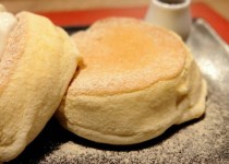 So Fluffy! Japan’s Best Pancakes at the Top 3 Cafés in Harajuku and Omotesando! | LIVE JAPAN travel guide | Tasty dishes... 