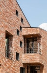 aandd architecture and design lab. 의 L house | 빨간 벽돌집, 벽돌 집, 벽돌 건축
