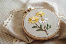 #자수랑 #프랑스자수 #꽃자수 #들꽃 #꽃스타그램 #후아유네프랑스자수 #embroidery #분당프랑스자수 6월#프랑스자수원데이클래스 예정 | 자수... 