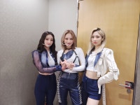 드림캐쳐 Dreamcatcher on Twitter: [🎁] 꿈둥이 사진 보고 가세요❤️ 💙 수트캐쳐 💙 꿈둥이 사진 보고 오후 8시 30분... 