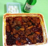 일욜이라 울윤아 보고싶어 달려오신 어머님, 아버님~^^ 먹을거 사올려다 식는다고 시켜주신댄다~ 저녁 겸 내가 좋아하는 공주찜닭... 