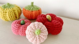 코바늘 할로윈 호박 만들기, 할로윈 호박 소품,  Crochet Halloween Pumpkin [ENG SUB] | 할로윈 호박 만들기, 할로윈 호박, 할로윈