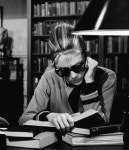 The Enchantment of Audrey Hepburn — Audrey Hepburn reading a book on the set of... | 오드리 햅번, 독서, 연예인