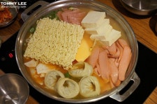 푸짐한 철판요리와 깔끔한 부대찌개~ 철판&부대찌개 브라더스 명동점 | K food, Food, Korean food