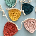 #나나스바스켓 #핸드메이드 #손뜨개 #코바늘뜨기 #가랜드만들기 #뜨개가랜드 #crochet #handmade #nanasbasket #핸드메이드선물 #집들이선물... 