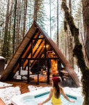 Time for a getaway! Captured by @tanya.oliferovskaya #cabinlust | 삼각 집, 오두막집, 건축