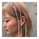 Color hair wraps with some silver charms at Overmars #hairwraps #haircharms #hairwrapidea #hairbraids #colorhairthreads #Overmars #헤어랩... 