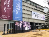 서울 가볼 만한 곳 - 특별한 LED 전광판이 빛나는 대한민국역사박물관 | 현대적인
