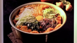 한국식 치킨의 세계화, 전주 비빔 치킨 │대한 맥주집 & 대한 치킨집│Fried Chicken Bibimbap│Korean Chicken - YouTube - 2020... 