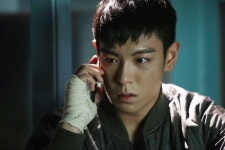 #탑 하나더~~~~~~ #동창생 #빅뱅 #최승현 #YG #주말 #저녁 얼굴에 #잘생김 묻음 #영화 #무비 #스틸사진 #데일리