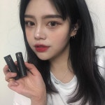 엄서빈 on Instagram: “립스틱 디자인 너무 이뻐서 반했던 제품 색들 마저 반했버렸다... 전 엠마랑 마틸다 같이 믹스해서... 