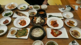 9052명이 방문하고 싶어하는 경주 알프스리조트 맛집 홍시한정식을(를) 대표하는 키워드는 게장, 한정식입니다. | 한식, 음식, 경주시