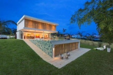 Pin de 한정환 em 경사지 주택 | Design exterior, Vida ao ar livre, Design de casa minimalista