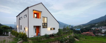 남양주 이강하우스 - 교사의 은퇴계획 1호, 자연속에 집짓기 | 호미파이 & homify - 2022 | 집 스타일, 집 짓기, 건축