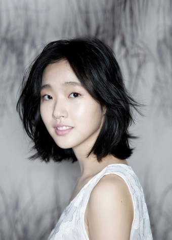 Kim Go Eun (김고은)에 있는 bbi 님의 핀 | 헤어스타일, 중간길이 헤어스타일, 미디엄 헤어스타일