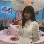 등장했네요 저 #립스틱 바르면 이선빈처럼 예뻐질까요?궁금하다면 헤라 부티크에서 직접 테스트 고고! … | 배우, 립스틱