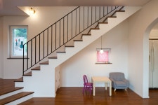 1층과 2층 총 2개의 층으로 나눠져 있으며,  1층: AV룸, 거실, 주방, 식당, 다용도실, 화장실, 보일러실, 현관 2층: 드레스룸, 방1, 방2, 세탁실... 