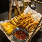 Instagram의 Jae_Han_E Lv.27님: “#첫줄안녕 . . . . #감자튀김 #감튀 #치즈스틱 #맥주 #beer #먹스타그램 #맛스타그램 #먹방... 